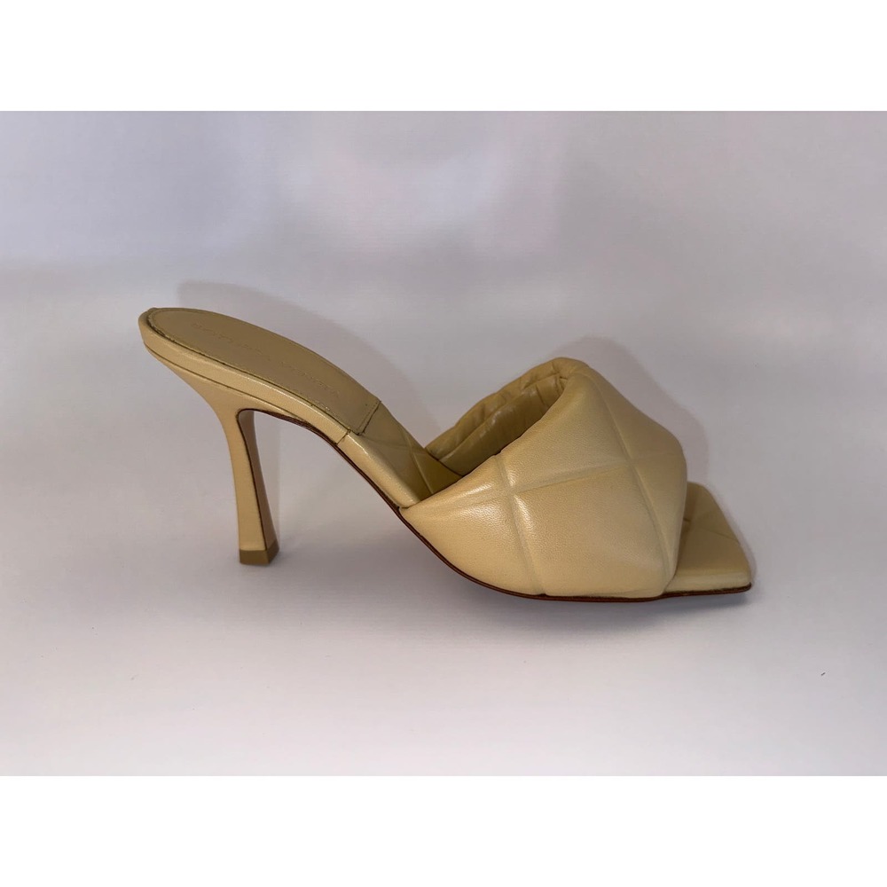 Bottega Veneta Quilted Embossed Lido Sandal Lagoon Nappa Cane Sugar Nude 36 EU